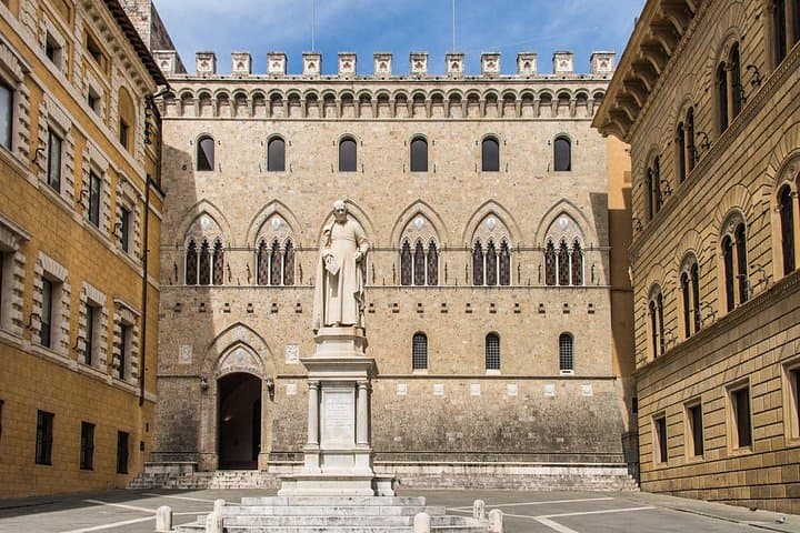 Siena Self-Guided City Walking Tour & Scavenger Hunt