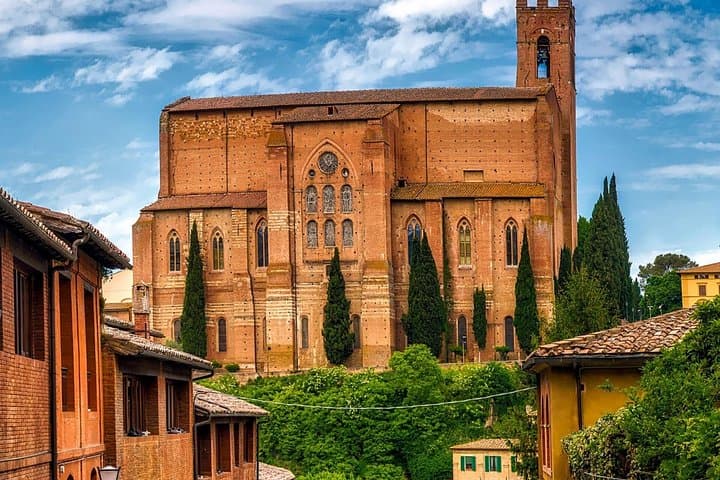 Siena Self-Guided City Walking Tour & Scavenger Hunt