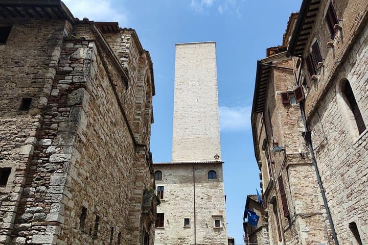 Perugia Self-Guided City Walking Tour & Scavenger Hunt