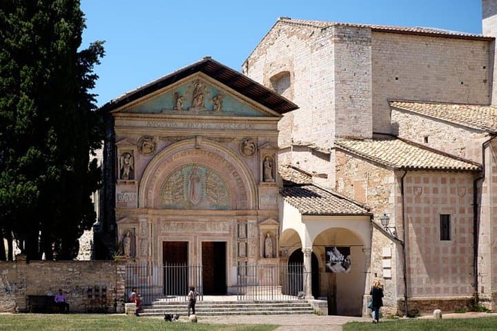 Perugia Self-Guided City Walking Tour & Scavenger Hunt