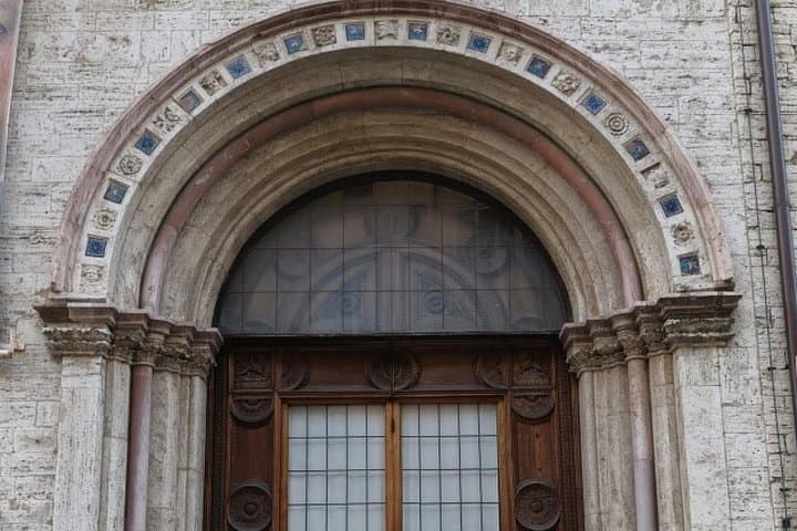 Perugia Self-Guided City Walking Tour & Scavenger Hunt