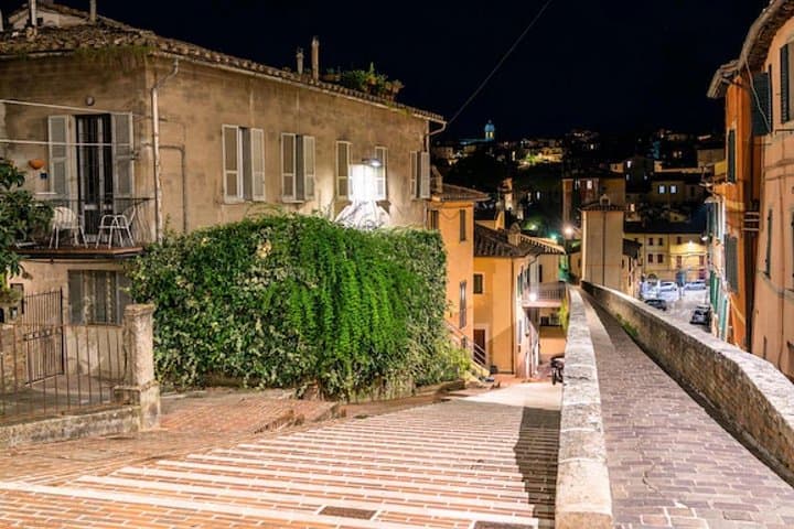 Perugia Self-Guided City Walking Tour & Scavenger Hunt