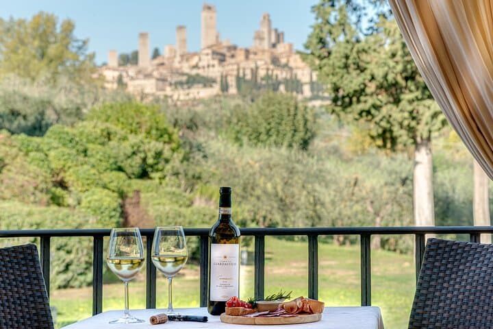Picnic in the countryside of San Gimignano