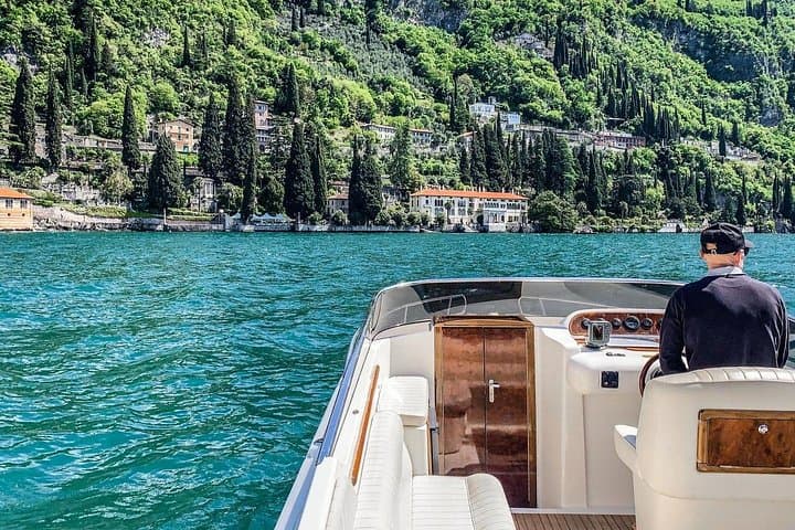 Private boat tour on Lake Como 2H