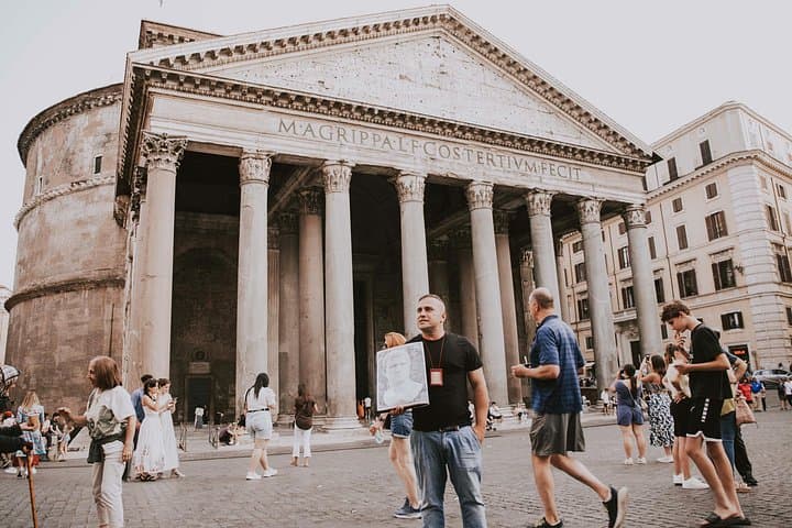 Here I am standing by the Pantheon, telling the story of Agrippa