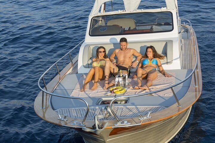 Sparviero 9
32 Fts - max 8 pax