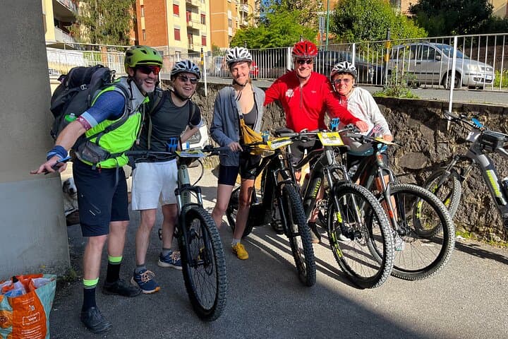 We start the Tour, after our briefing, at the Ebike Travel Siena Shop.