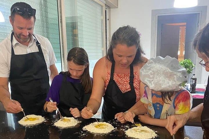 Cooking class : Fresh pasta and tiramisu for children in Milan