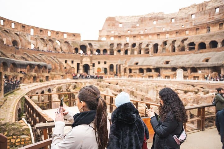 First Entry Express Colosseum: Private Guided Tour