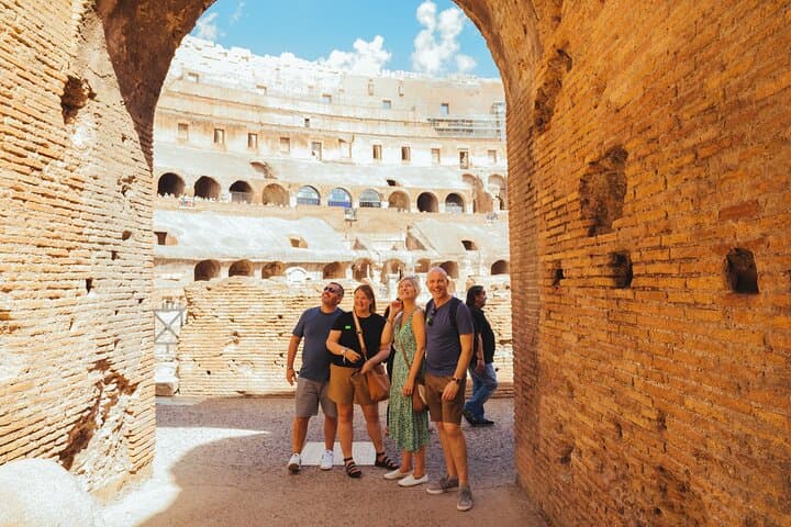 First Entry Express Colosseum: Private Guided Tour