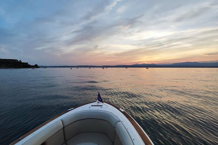 Private boat tour on Lake Garda with Skipper 4H