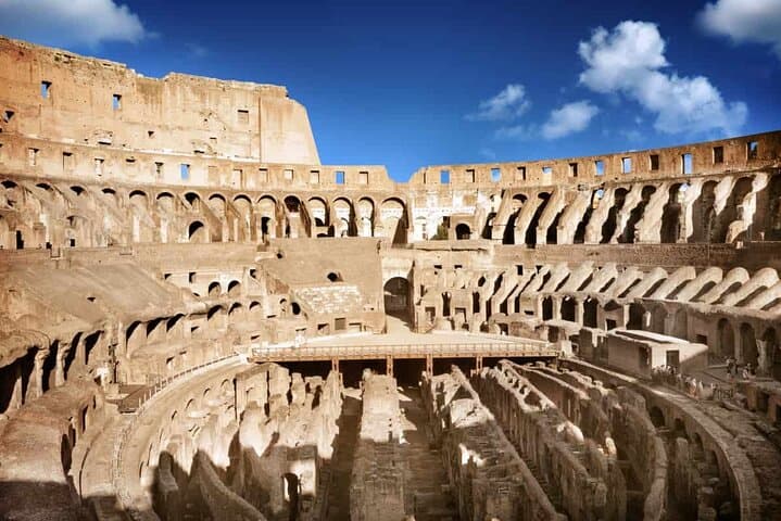First Entry Express Colosseum: Private Guided Tour