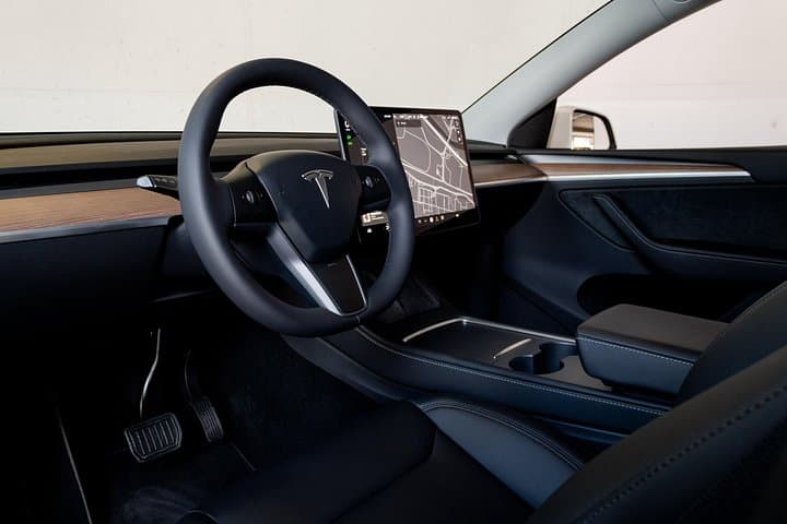 Rent Tesla Model Y LR