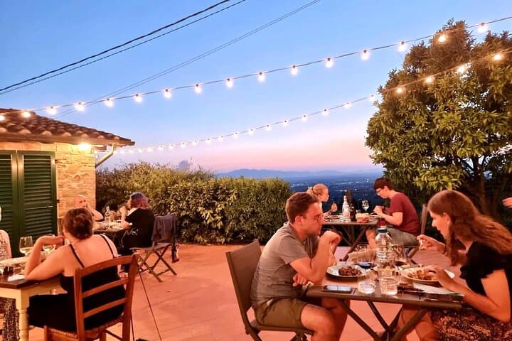 Vinci: Sunset Wine Tasting Dinner in a Tuscan Farm