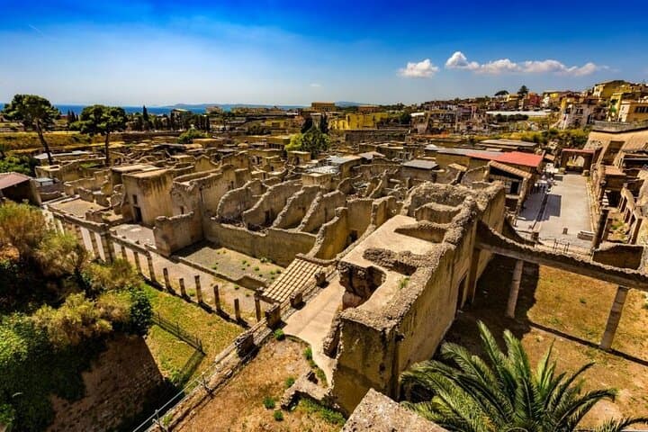 Private transfer from Pompeii to Salerno (or vice versa).