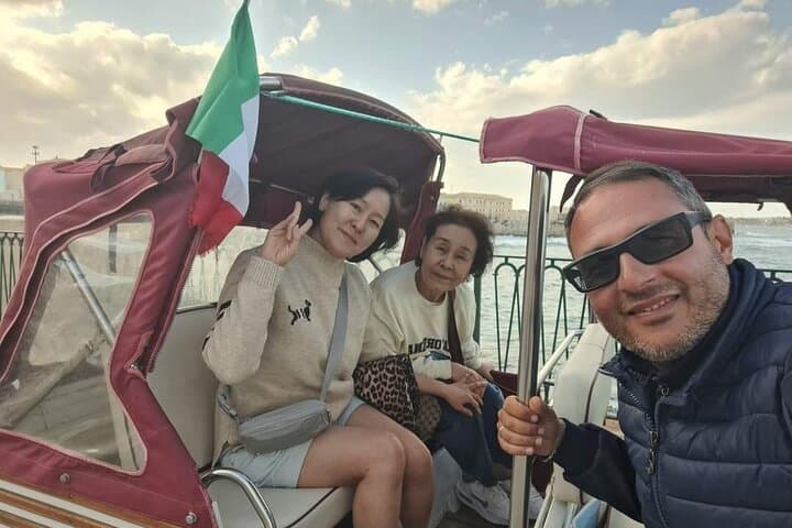 2 Hours Calessino/ Tuk tuk Tour to Syracuse and Ortigia Island