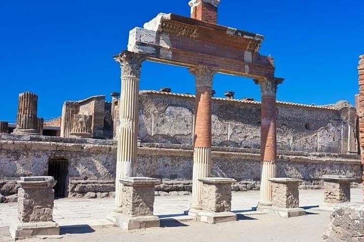 Pompeii and Herculaneum tour with lunch from Sorrento