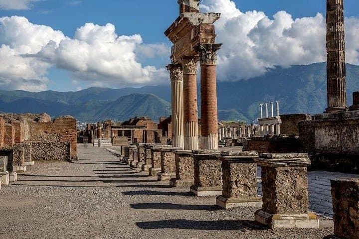 Pompeii and Herculaneum tour with lunch from Sorrento
