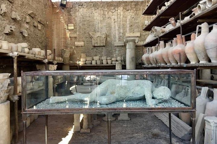 Pompeii and Herculaneum tour with lunch from Sorrento