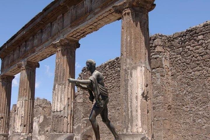 Pompeii and Herculaneum tour with lunch from Sorrento