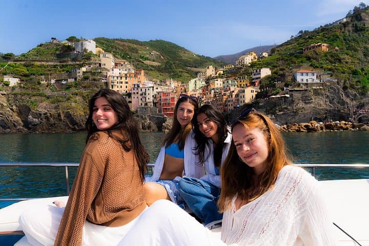 Boat tour in Cinque Terre from La Spezia with lunch on board