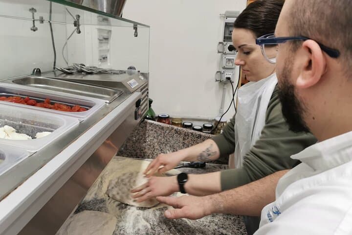 2.5-Hour Authentic Italian Pizza Making Class in Naples
