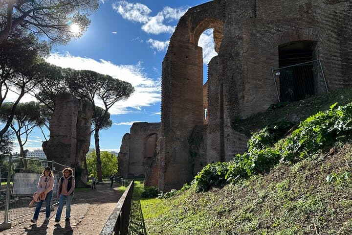 Ancient Rome Discovery: Colosseum, Forum, Palatine Guided Tour