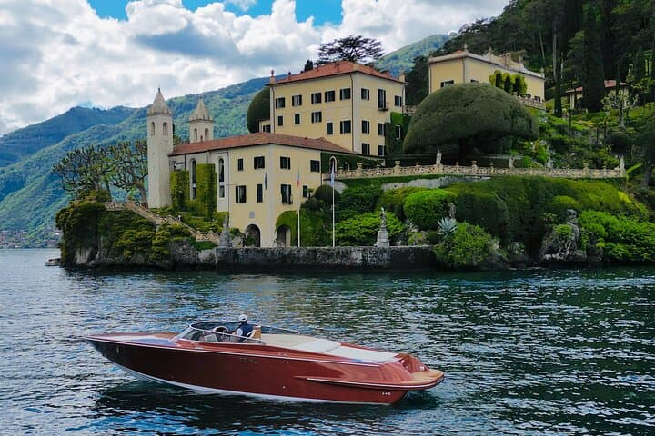 Private wooden boat tour on Lake Como