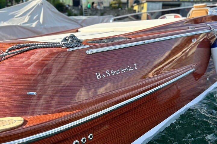 Private wooden boat tour on Lake Como