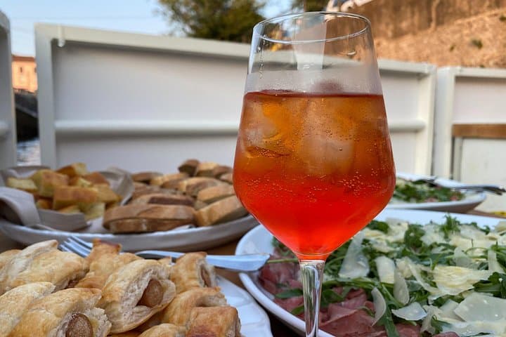 Cruise on the Milanese Navigli with Brunch on the Pier