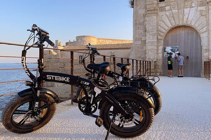 E-Bike tour in Syracuse with rich aperitif at sunset