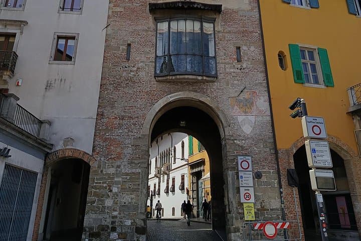 Udine Self-Guided City Walking Tour & Scavenger Hunt