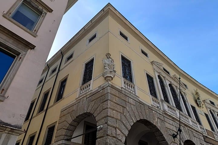 Udine Self-Guided City Walking Tour & Scavenger Hunt