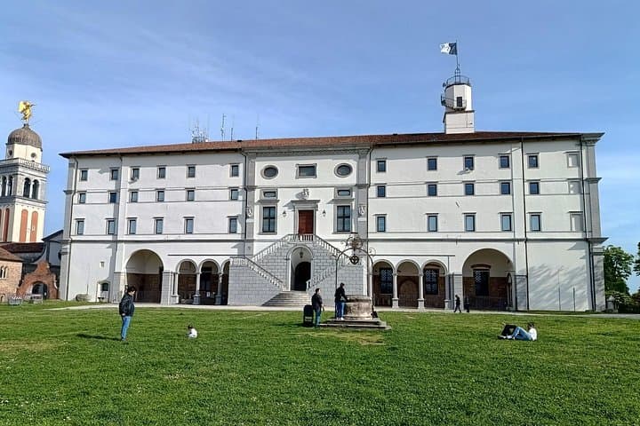 Udine Self-Guided City Walking Tour & Scavenger Hunt