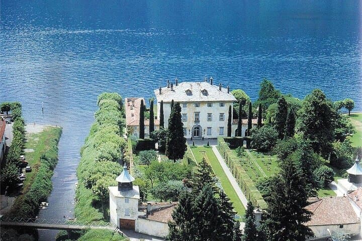 Shared boat tour from Varenna