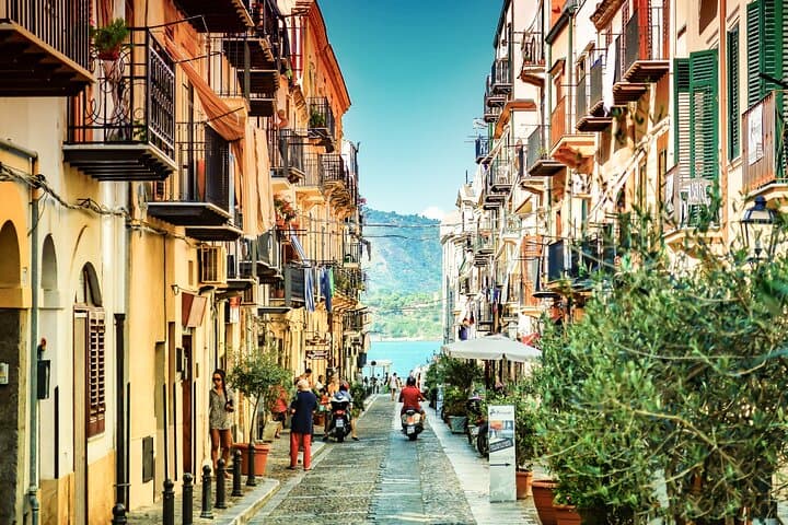 3 Days Tour in Cinema Paradiso Tour and Palermo with Food