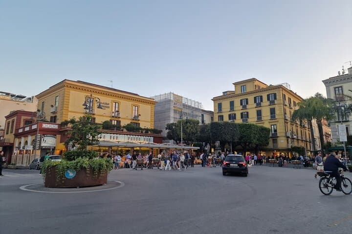 Sorrento Stress-Free Food and Walking Tour with a Local Guide