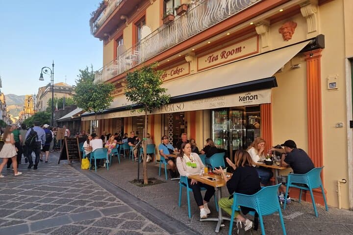 Sorrento Stress-Free Food and Walking Tour with a Local Guide