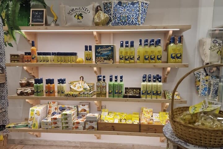 Sorrento Stress-Free Food and Walking Tour with a Local Guide
