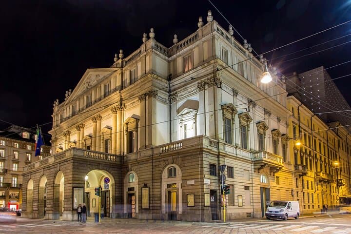 Milan Walking Tour with Audioguide on Your Smartphone