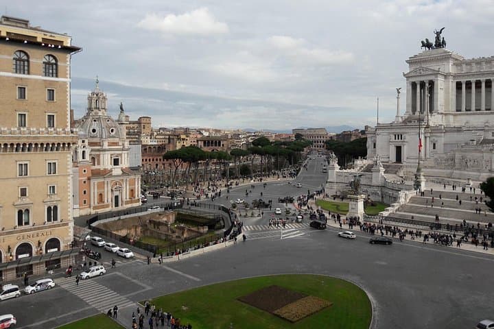 World War 2 Walk Tour in Rome