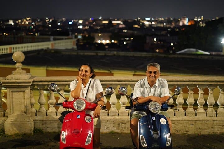 Vespa Scooter Night Tour in Rome with Professional Photographer