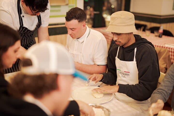 Traditional Roman Pizza Cooking Class in Rome City Center