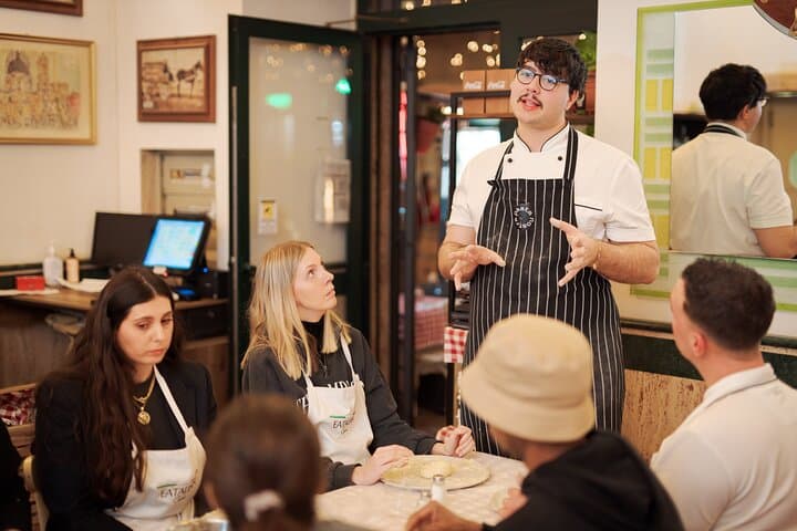 Traditional Roman Pizza Cooking Class in Rome City Center