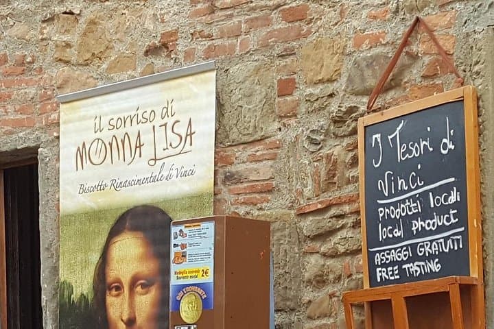 Vinci: Leonardo's Origins & Aperitif in Vineyards Small Group