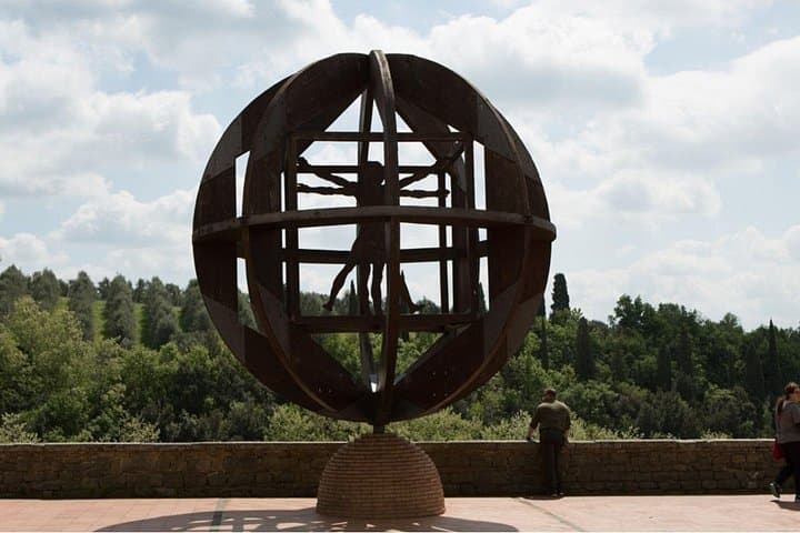 Vinci: Leonardo's Origins & Aperitif in Vineyards Small Group