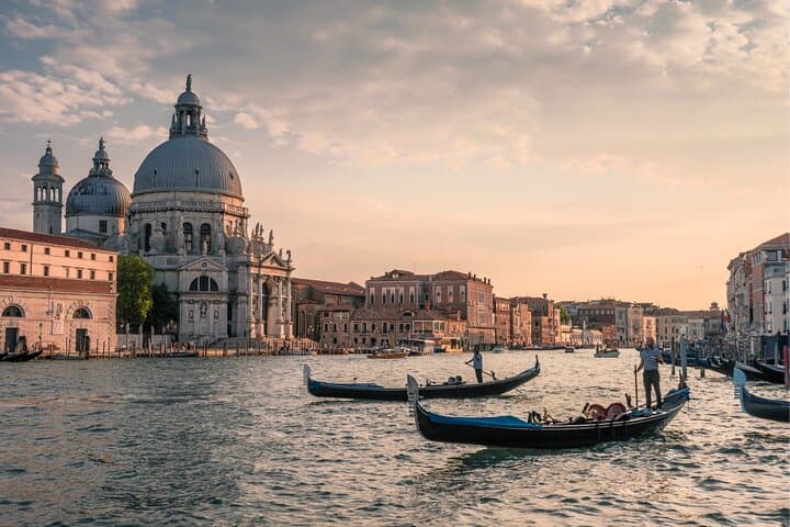 Venice Scavenger Hunt and Best Landmarks Self-Guided Tour