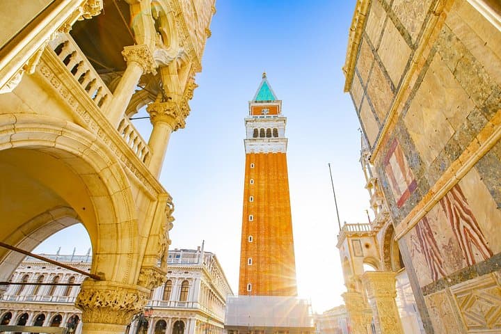 Exclusive Gondola Ride with Guided Old Town Tour