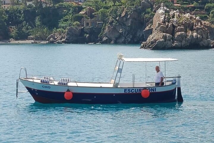 Boat excursion in Palermo with aperitif