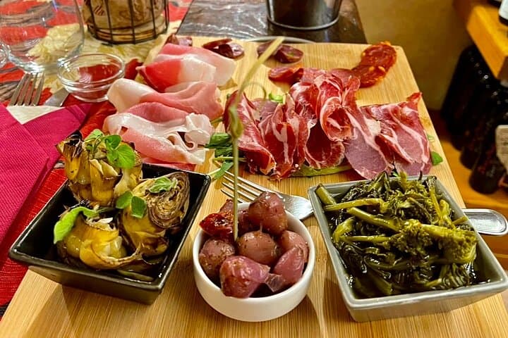 Rome Exclusive Colosseum Guided Tour with Food & Wine Tasting